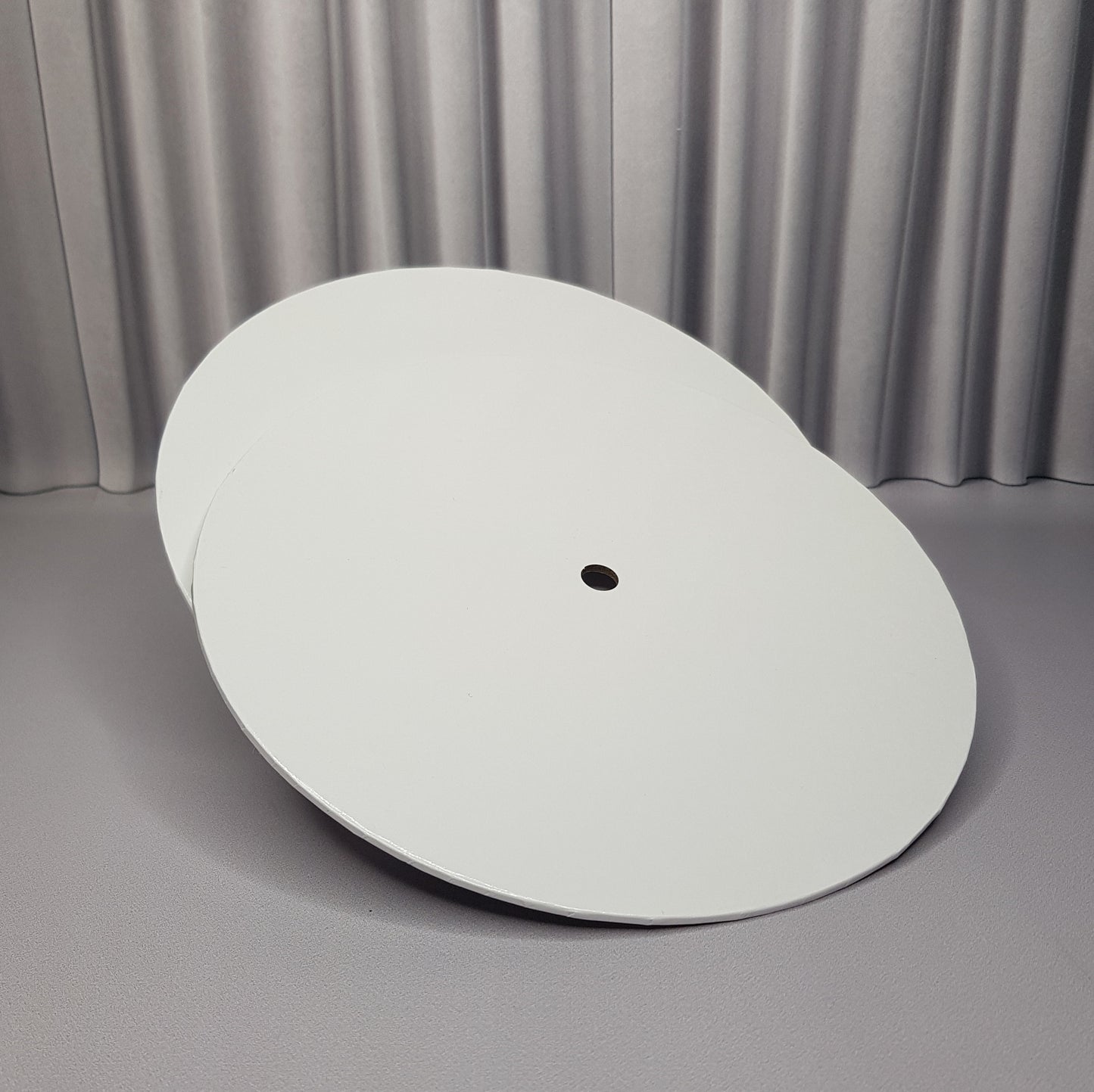 Cake Board Card ø 12 cm, 3 mm, Mittelloch, weiß 1 Stück